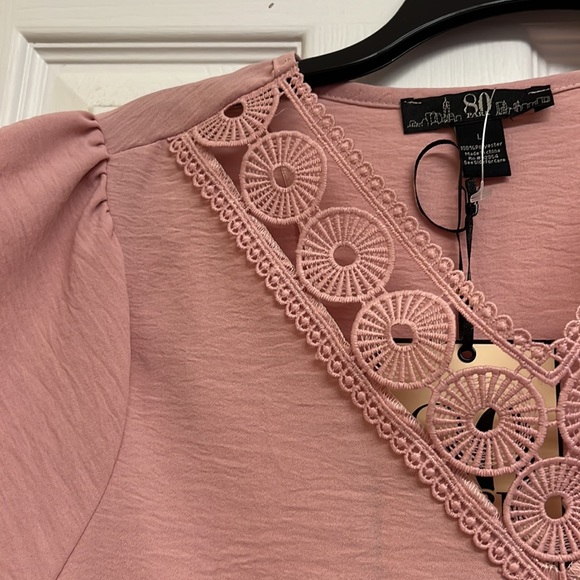 80 Park Felicity top with lace neckline - Picture 2 of 5